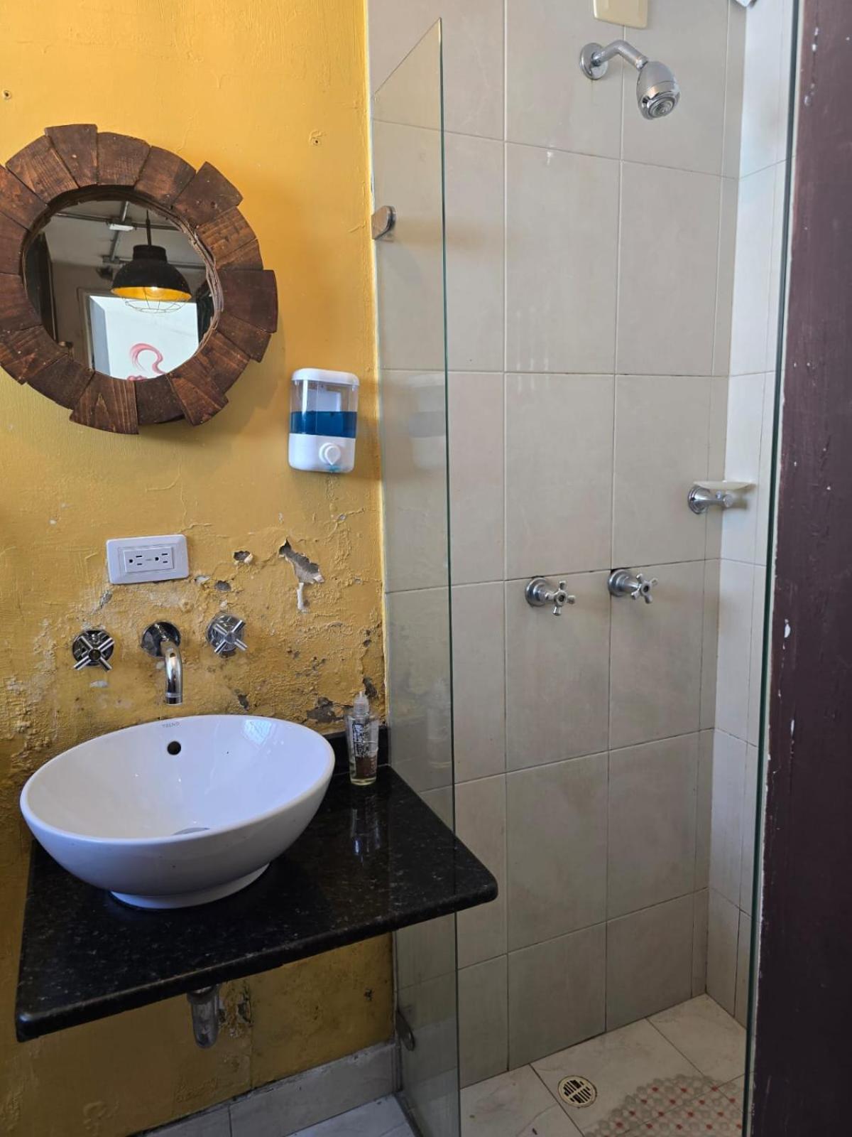 Hostel Portelli Zona G- Extranjeros *